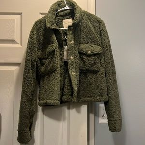 BNWT olive green Sherpa crop jacket